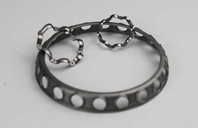 Iron bearing retainer